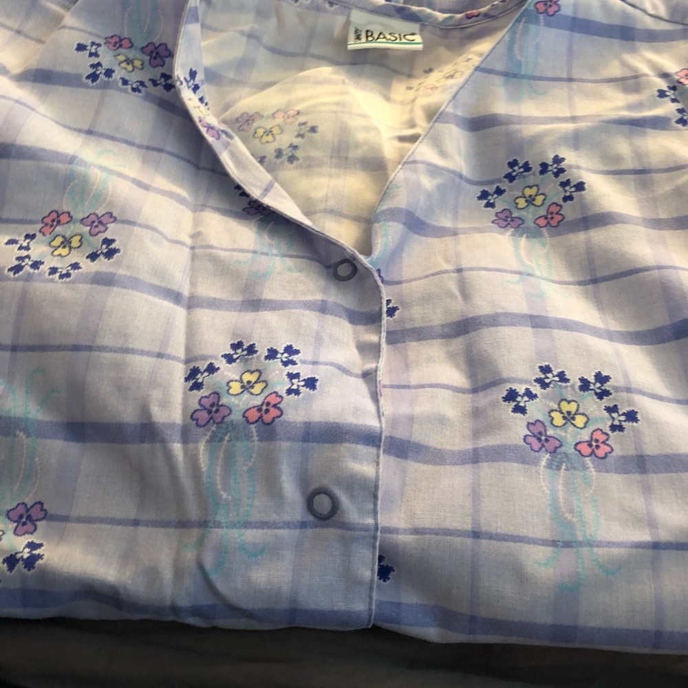 Uniform Top - Picture 3 of 3
